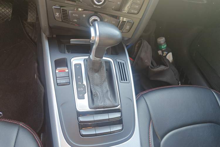 Used Audi A4L 2016 30 TFSI Automatic Comfort Model Gear Lever