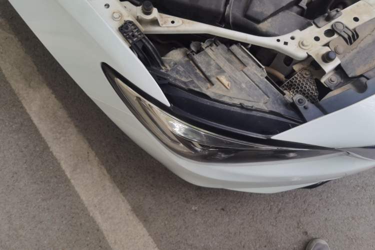 Used Buick Verano 2019 Sedan 15S Automatic Leading Model Right Front Headlight