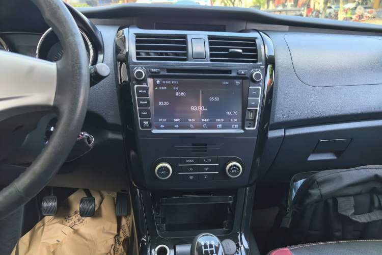 Used HYOSOW S3 2015 1.5L Luxury Model China V Standard Audio And AC Panel