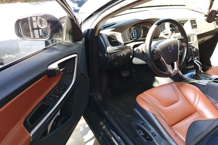 Used Volvo V60 2014 Restyled T5 Zhiya Edition Driver Seat