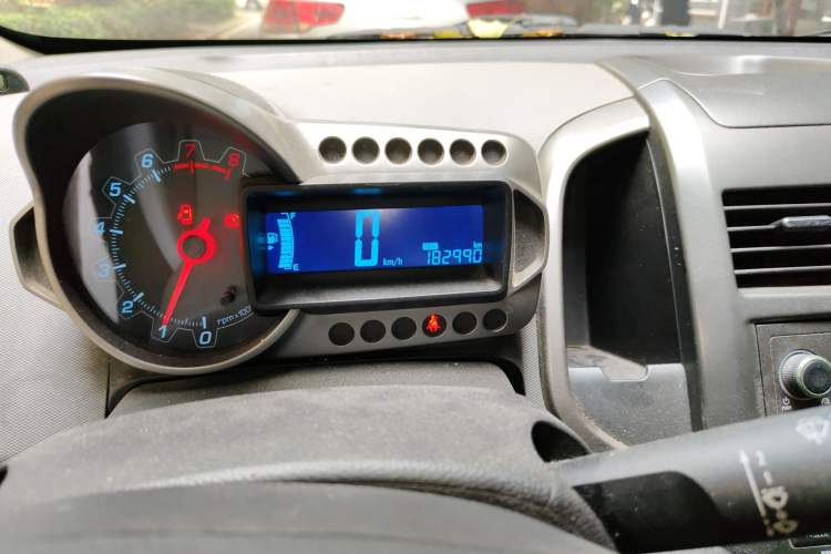 Used Chevrolet Aveo Sonic 2011 Sedan 1.4L MT SL