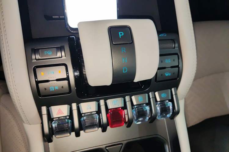 Used Formula Leopard Titanium 3 2025 501KM All-Wheel Drive Intelligent Driving Ultra Version
