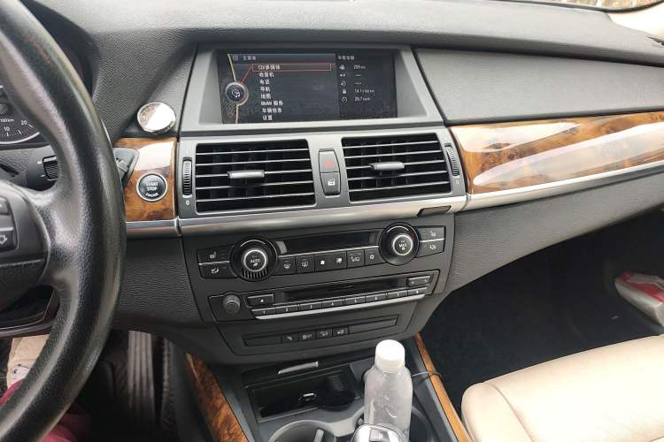 Used BMW X5 2011 xDrive35i Luxury Model
