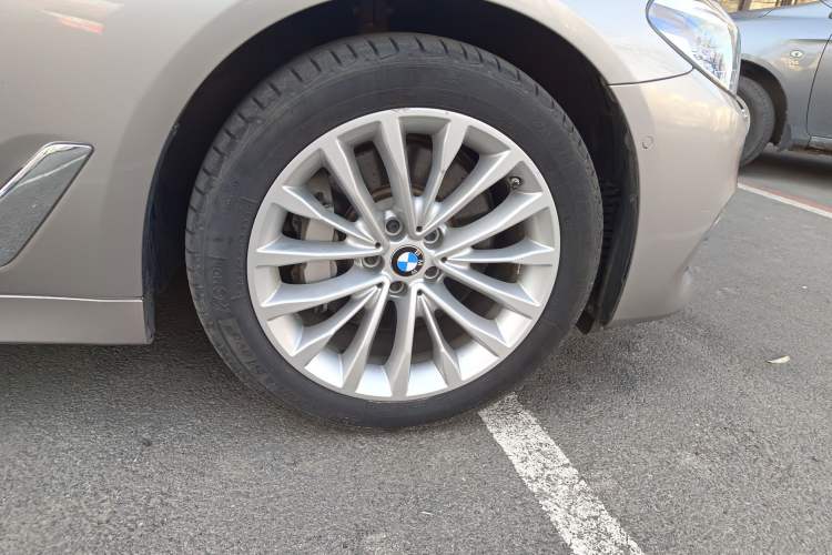 Used BMW 5 Series 2019 Facelifted 530Li Luxury Edition Premium Package Right Front Wheel Hub