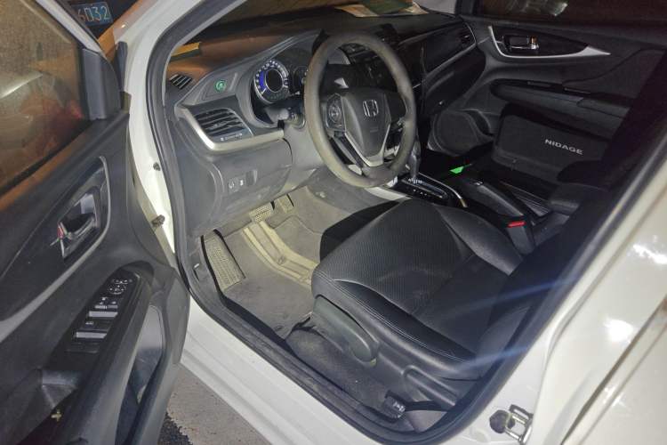 Used Honda Crider 2015 1.8L automatic luxury edition Driver Seat