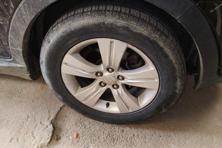 Used Kia Sportage R 2011 2.0L Automatic Two-Wheel Drive GLS Right Front Wheel Hub