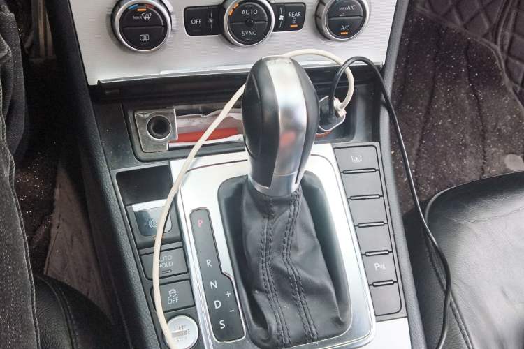 Used Volkswagen Magotan 2012 Facelift 2.0 TSI Prestige Model
