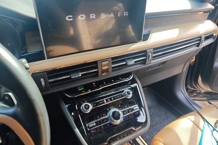 Used Lincoln Corsair 2022 2.0T Two-Wheel Drive Luxury Edition Audio And AC Panel