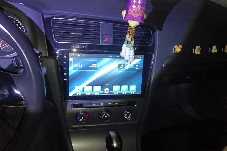 Used Volkswagen Golf 2015 1.6L Automatic Comfort Model Audio And AC Panel