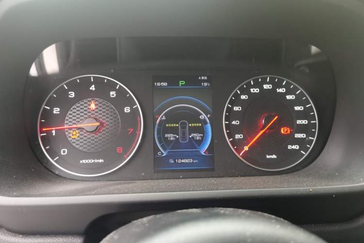 Used BYD Tang 2018 2.0T Automatic SmartConnect Prestige 7-Seater China V Standard Instrument Cluster