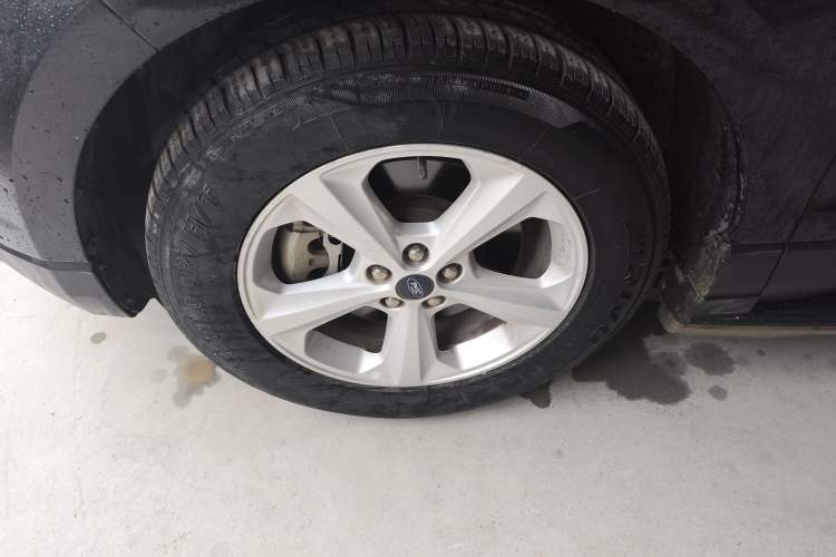 Used Ford Edge 2015 2.0T GTDi Two-Wheel-Drive Elite Edition Left Front Wheel Hub