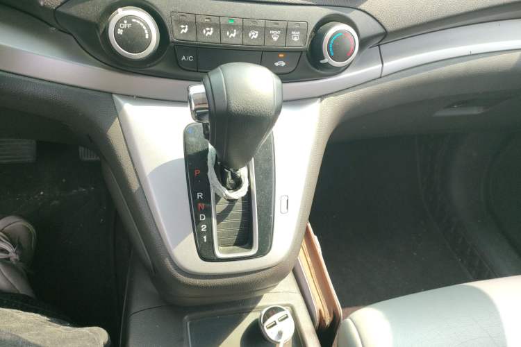 Used Honda CR-V 2012 2.0L two-wheel drive urban version
