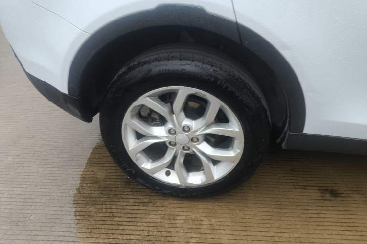 Used Land Rover Discovery Sport 2018 240 PS HSE Version Right Rear Wheel Hub