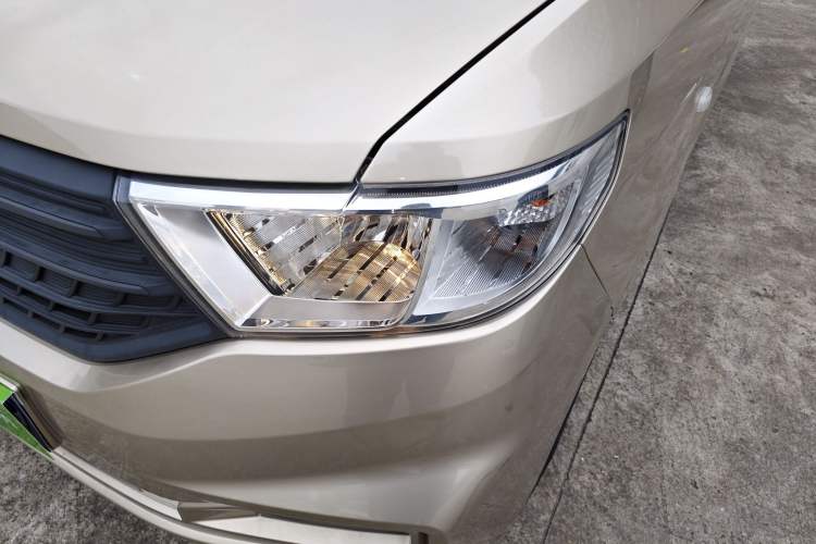 Used Wuling Hongguang V 2022 1.5L Jingqu Edition Enclosed-Window Vehicle with Hydraulic Power Steering LAR