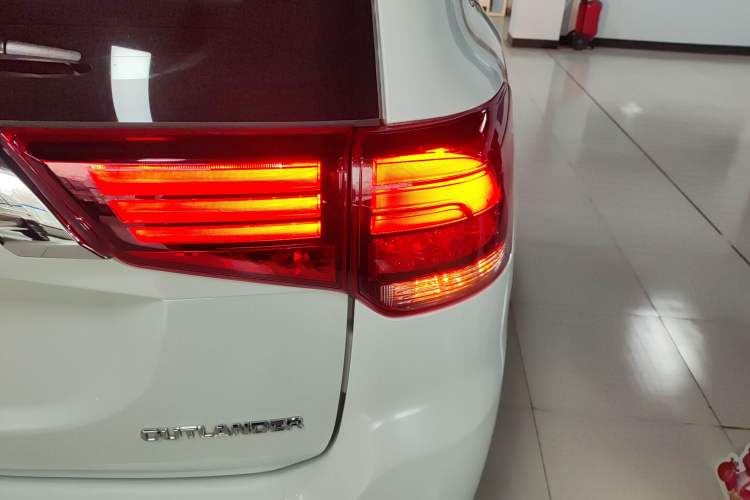 Used Mitsubishi Outlander 2020 2.0L Two-Wheel Drive Enjoyment Version 5 Seats