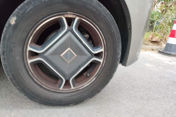 Used Baojun E200 2018 Smart Enjoy Edition Right Front Wheel Hub