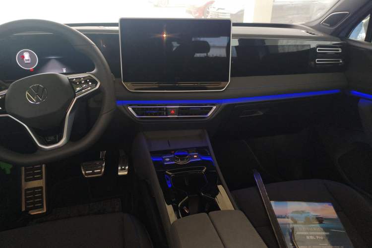 Used Volkswagen Tiguan L 2026 Model, PRO 380TSI Four-Wheel Drive R-Line Smart Luxury Edition Audio And AC Panel