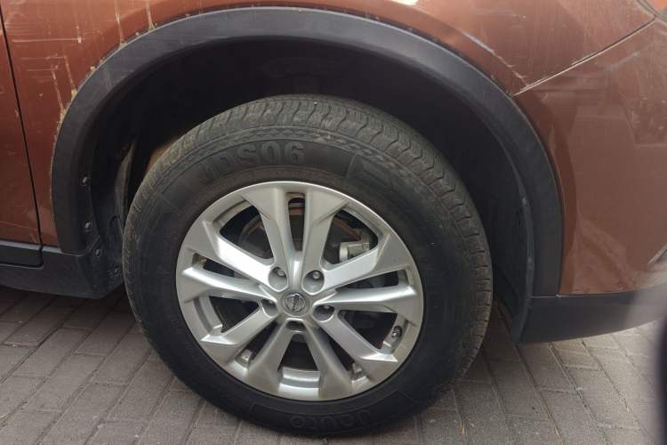 Used Nissan X-Trail 2015 2.0L CVT Comfort MAX Edition 2WD Right Front Wheel Hub