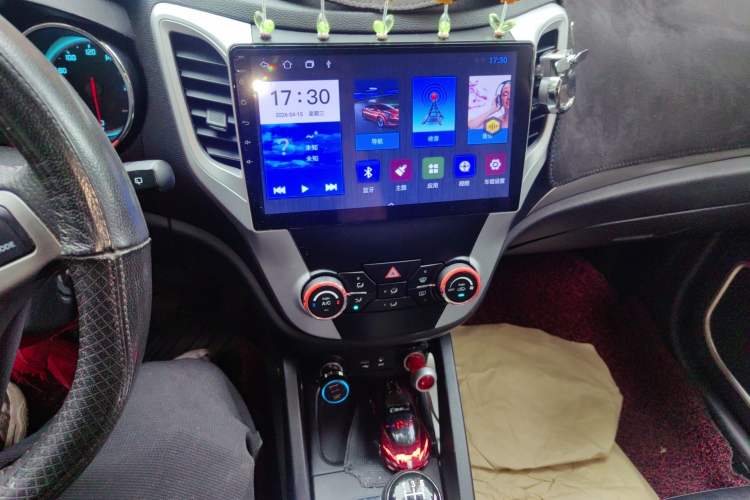 Used CHANGAN CS35 2012 1.6L Manual Luxury Model China IV Standard Audio And AC Panel