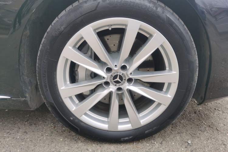 Used Mercedes-Benz S-Class 2024 S 400 L Business Model Right Front Wheel Hub