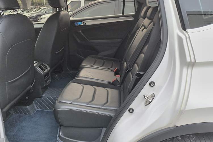 Used Volkswagen Tiguan L 2017 330TSI Automatic Two-Wheel Drive Luxury Edition Left Rear Seat