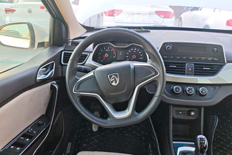 Used Baojun 310W 2017 1.5L Manual Comfort Version China VI Emission Standard