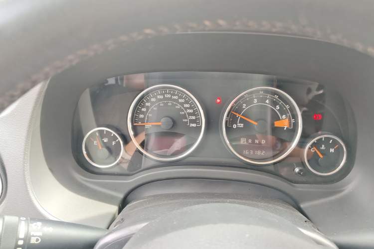 Used Jeep Compass 2014 2.4L four-wheel drive luxury version Instrument Cluster