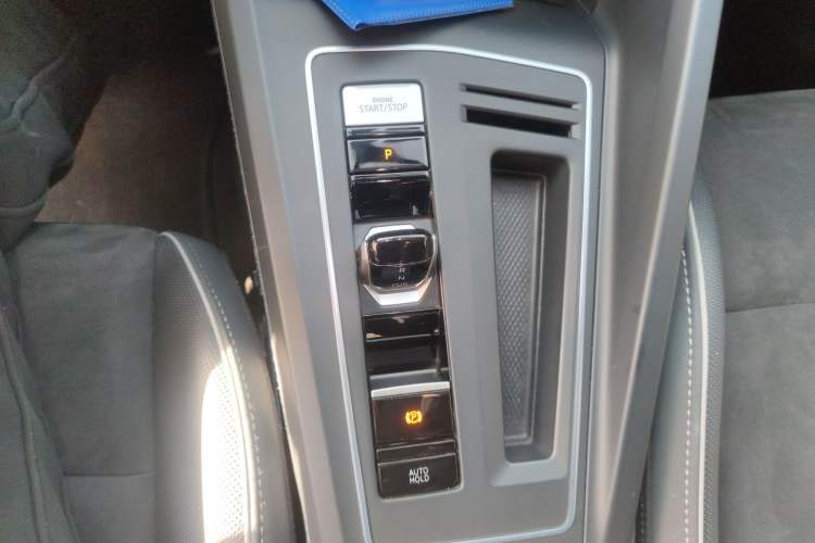 Used Volkswagen Golf 2023 280TSI DSG R-Line Lite Gear Lever