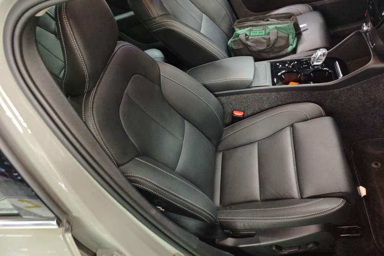 Used Volvo XC40 2024 B4 4x4 Smart Luxury Edition