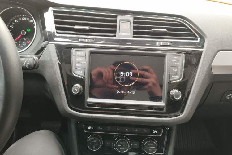 Used Volkswagen Tiguan L 2017 330TSI Automatic Two-Wheel Drive Flagship Edition Audio And AC Panel