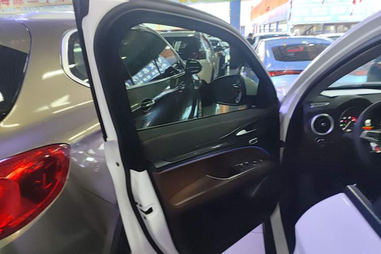 Used Alfa Romeo Stelvio 2017 2.0T 200HP Elite Edition