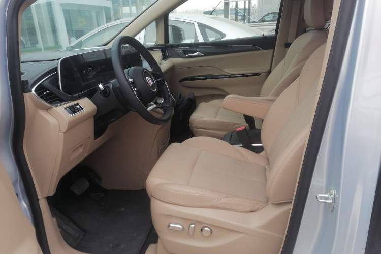 Used Buick GL8 New Energy 2025 Lu Shang Luxury Edition 7-Seater
