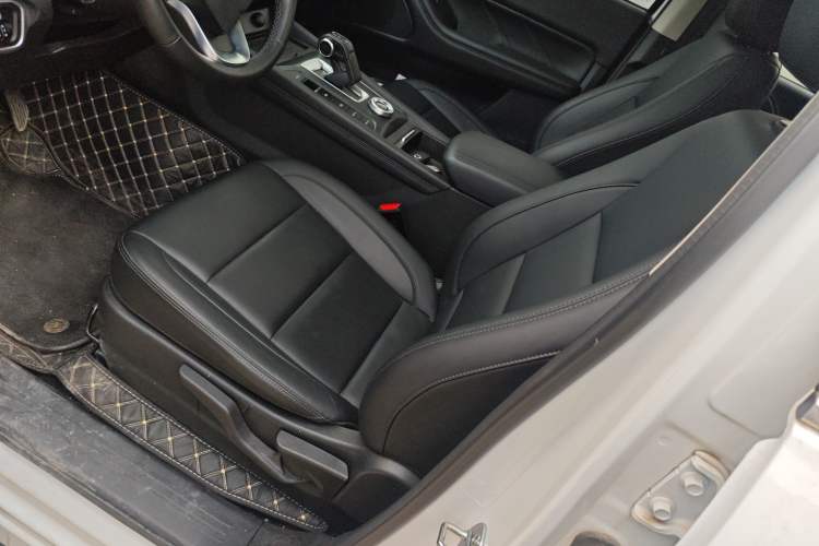 Used Great Wall Poer 2024 2.4T Passenger Version Automatic Diesel 4x4 Comfort Trim
