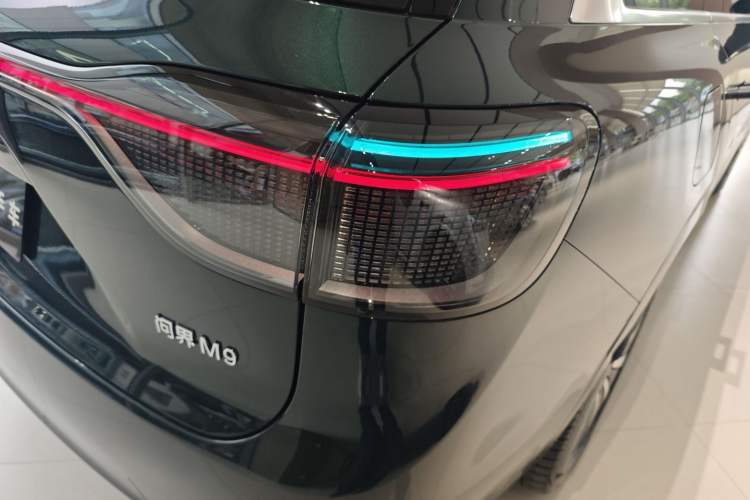 Used Hima AITO M9 2025 Extended-Range Ultra Version 52 kWh 6-Seater Right Rear Taillight