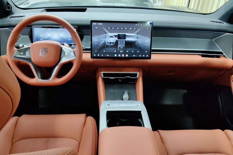 Used BYD Tang L 2025 DM 175KM Drone Player Edition Center Console