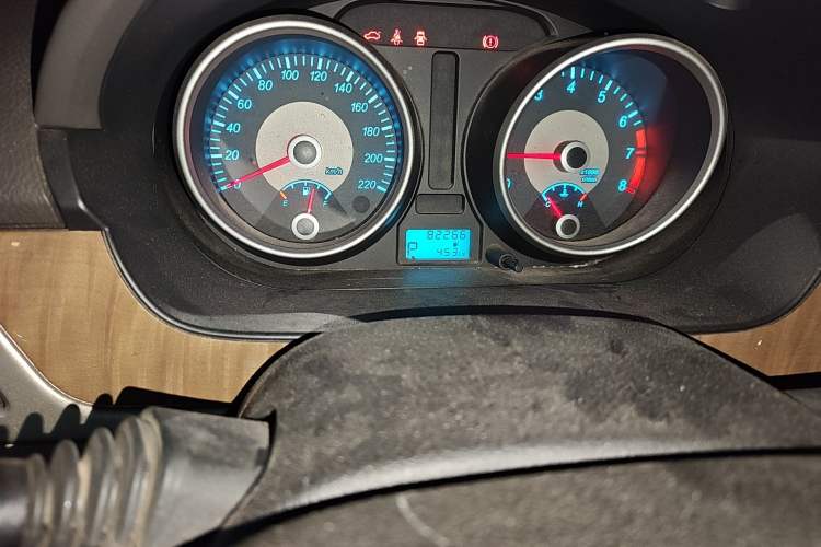 Used Buick Excelle 2015 1.5L Automatic Classic Model Odometer Close Up