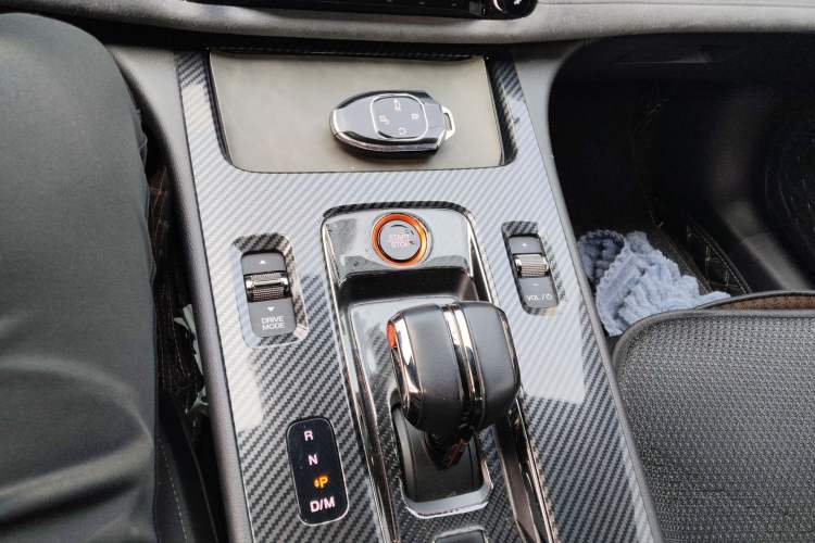 Used GAC Trumpchi EMPOW 2023 400T Automatic R MAX Gear Lever