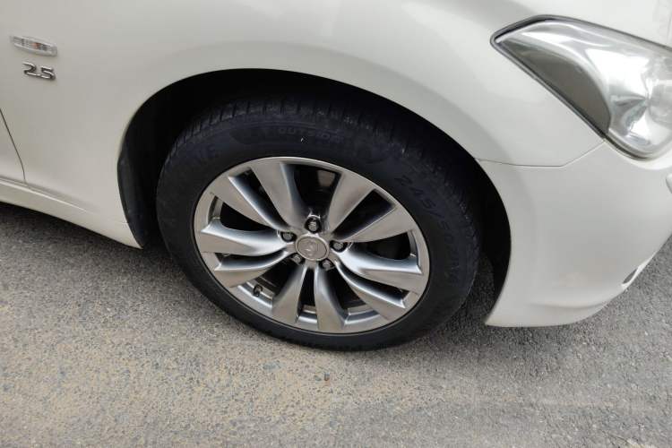 Used Infiniti Q70 2013 Q70L 2.5L Comfort Edition Right Front Wheel Hub
