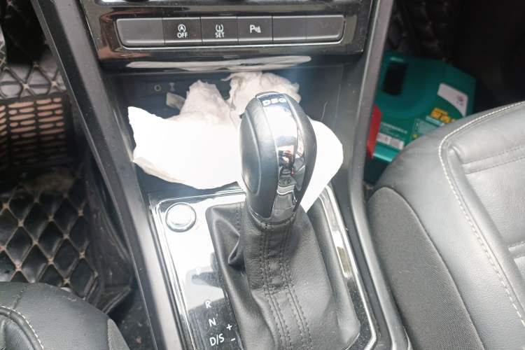 Used Volkswagen Touran 2018 Volkswagen Touran L 280TSI DSG Boundary Edition 7 Seats China VI Standard Gear Lever