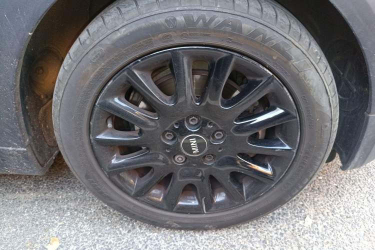 Used MINI 2016 1.5T COOPER Five-Door Edition Right Front Wheel Hub