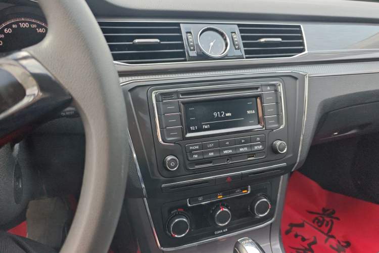 Used Volkswagen Passat 2017 280TSI DSG Luxury Edition Audio And AC Panel