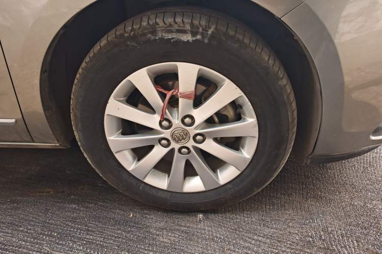 Used Buick GL8 2011 2.4L LT Luxury Business Executive Edition Right Front Wheel Hub