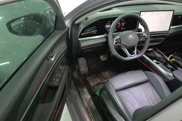 Used Volkswagen Passat 2025 Pro 380TSI Dragon Supreme Edition
