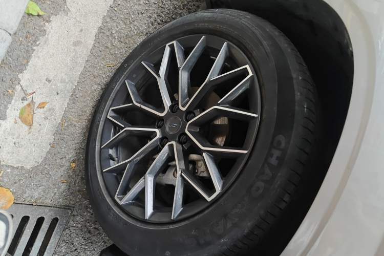 Used CHANGAN OSHAN Z6 New Energy 2022 Blue Whale iDD 150KM Flagship PLUS Right Front Wheel Hub