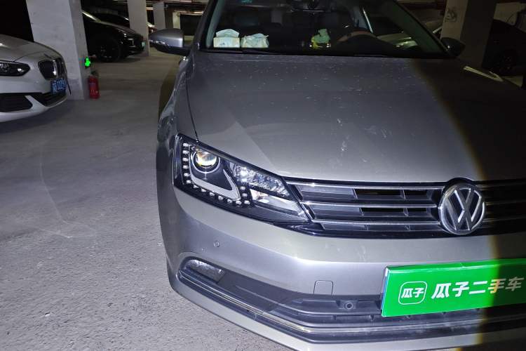 Used Volkswagen Sagitar 2017 230TSI Automatic Luxury Edition
