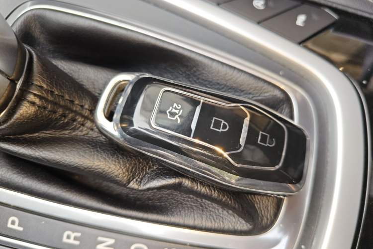 Used Ford Edge 2015 2.0T GTDi Four-Wheel Drive Prestige Model
