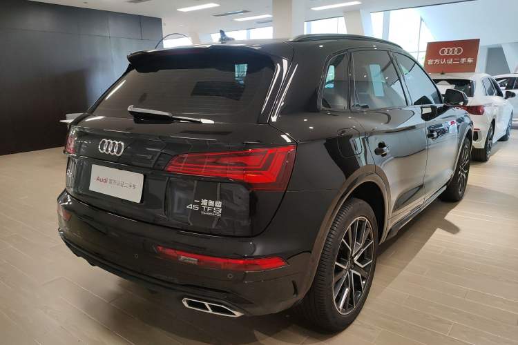 Used Audi Q5L 2024 45 TFSI Luxury Dynamic Model Rear Right 45 Deg