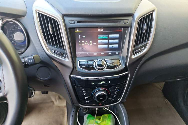 Used CHANGAN CS75 2014 2.0L Manual Luxury Version China IV Standard
