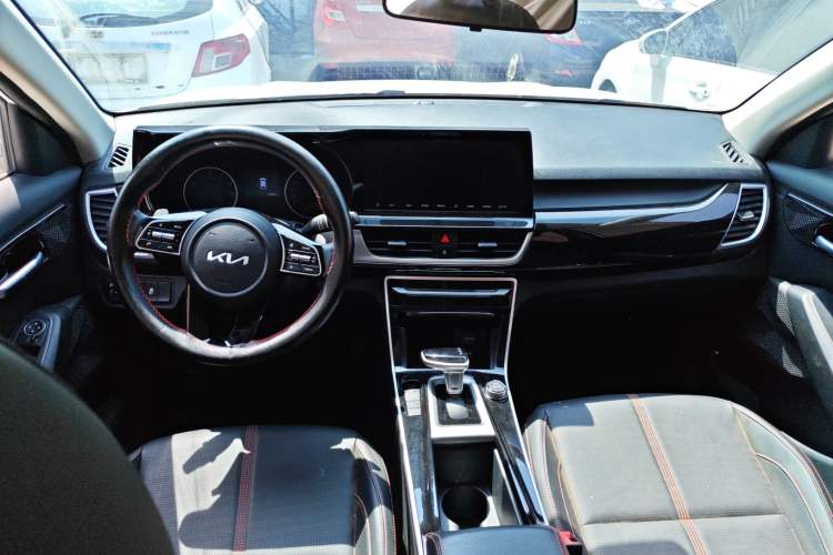 Used Kia KX3 2021 1.5L CVT Trend Edition Center Console