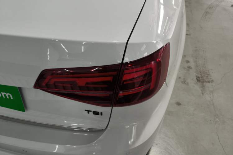 Used Volkswagen Sagitar 2015 230TSI Automatic Luxury Model
